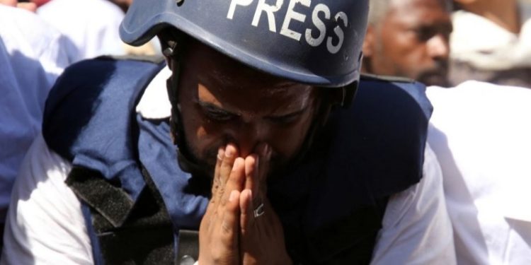 الصحفيين اليمنيين: 3 إعلاميين يتعرضون للتعذيب في معتقلهم