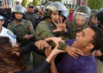 اعتقال 25 معلماً، من أصل 100 أوقفهم الأمن المغربي