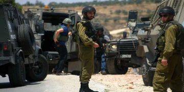 الجيش الإسرائيلي يصيب 11 فلسطينياً ويعتقل 22 آخرين بالضفة