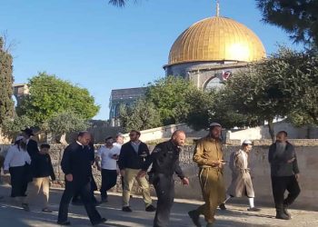 الشرطة الإسرائيلية تقتحم الأقصى