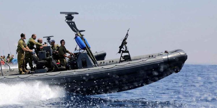 البحرية الإسرائيلية تعتقل 3 صيادِين فلسطينيين