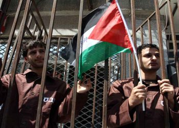 4450 أسيراً فلسطينياً في السجون الإسرائيلية منهم 160 طفلاً