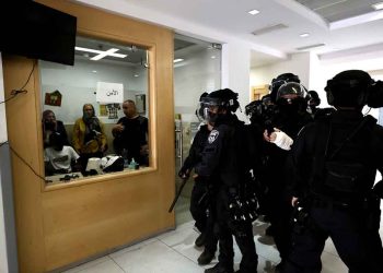 اقتحام قوات الاحتلال للمستشفى الفرنسي بالقدس أثناء جنازة شيرين أبوعاقلة