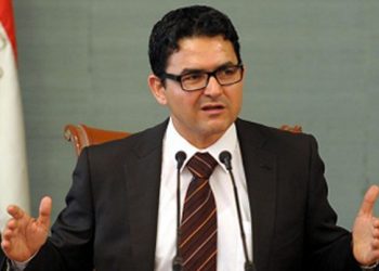 السلطات المصرية تمنع ابنتي الوزير السابق محمد محسوب من السفر