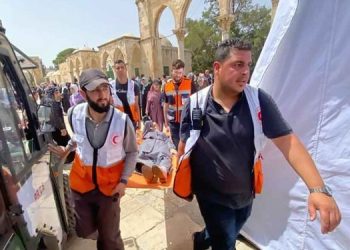 Israeli Settlers Assault the Red Crescent Crew in Jerusalem