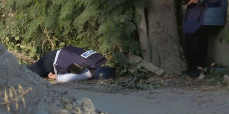 قالت الصحفية شذى حنايشةكنّا نحتمي بجدار، وقد ارتدينا جميعا الدرع الواقي والخوذ على رؤوسنا، حتى يميزنا جيش الاحتلال