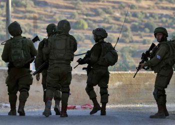 IOF Arrests 21 Palestinians arrested in West Bank Raids