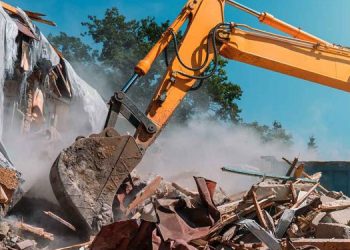IOF Demolishes a Building Owned by Palestinian Family in Tira City