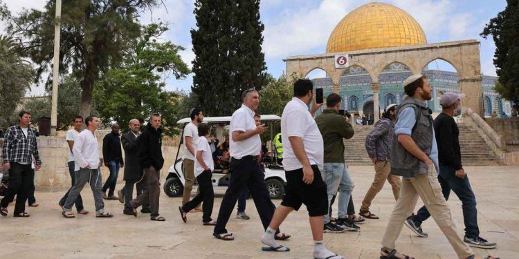 More than 500 settlers storm Al -Aqsa Mosque under protection of the IOF