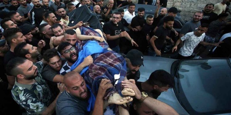 مقتل فلسطينيين اثنين وإصابة 10 آخرين برصاص قوات الاحتلال الإسرائيلي