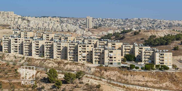 التوسع الاستيطاني الإسرائيلي غير القانوني على حساب الأراضي الفلسطينية