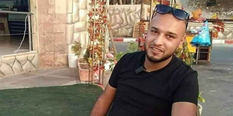 الشاب محمد العرايشي "توفي اليوم الثلاثاء، متأثرا بإصابته برصاص الجيش الإسرائيلي قبل نحو أسبوعين