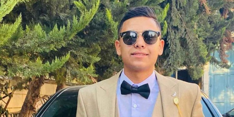 الاحتلال يقتل فلسطينياً ويصيب العشرات ويواصل حصار مخيم شعفاط