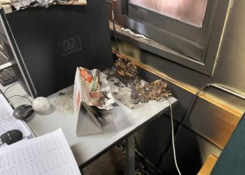 مستوطنون يستهدفون مدرسة فلسطينية بالحرق والتكسير