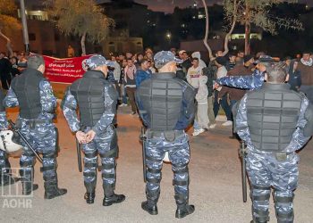 الأمن الفلسطيني يعتقل ويستدعي مئات الناشطين خلال أيام