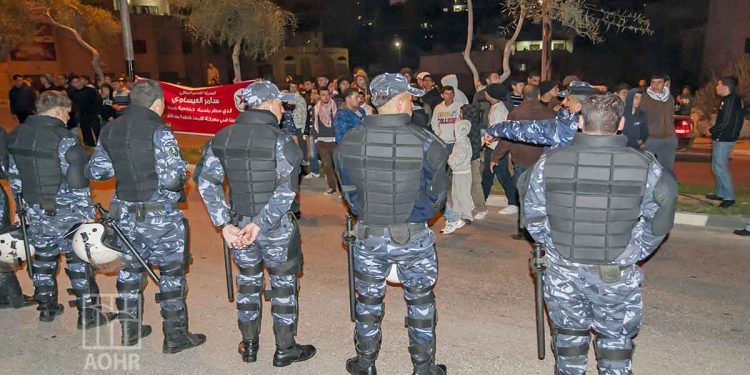 الأمن الفلسطيني يعتقل ويستدعي مئات الناشطين خلال أيام