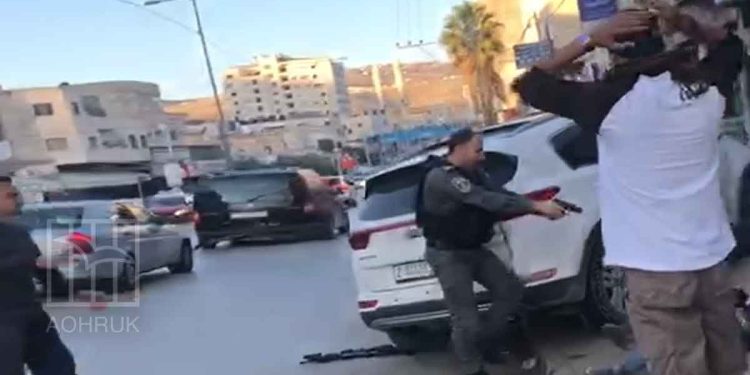جندي إسرائيلي يعدم فلسطينياً من مسافة صفر