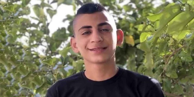 Israeli occupation forces shoot and kill Palestinian citizen Omar Khamor, 14-year-old
