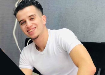 قوات كبيرة من جيش الاحتلال قد اقتحمت حارة الشيخ مسلم على أطراف البلدة القديمة من نابلس، وحاصرت منزلا، وأطلقت النار على من فيه