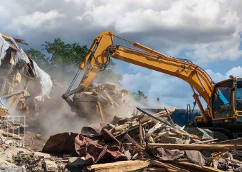 IOF Demolishes Two Palestinian Houses in Occupied Jerusalem