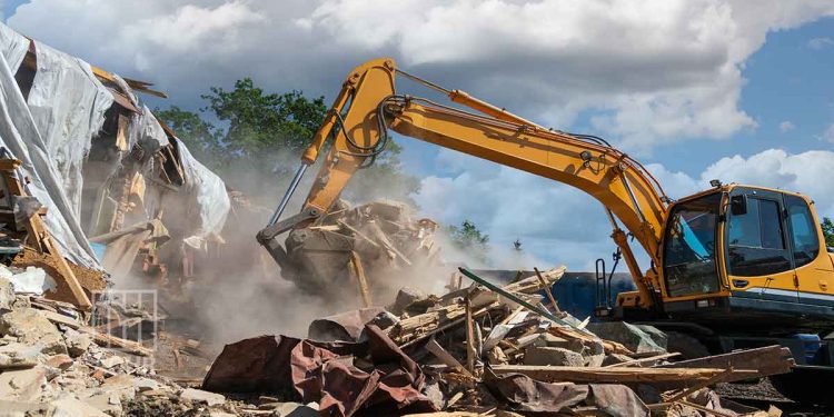 IOF Demolishes Two Palestinian Houses in Occupied Jerusalem