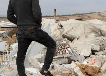 Israeli Occupation Forces Jerusalemite Citizen to Self-Demolish his House in Issawiya