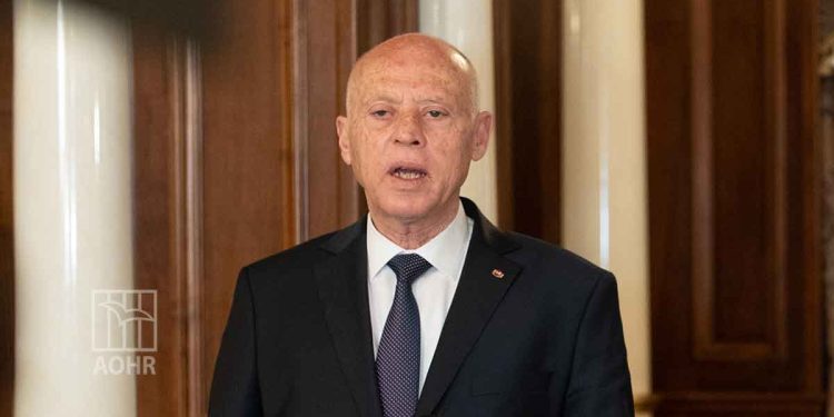 قيس سعيد يستخدم خطابا فيه دعوة إلى العنف