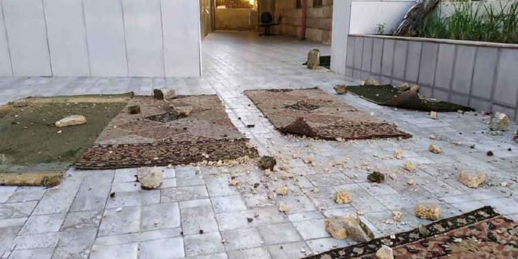 هجوم مستوطنون، في ساعة متأخرة من ليلة السبت/الأحد، مسجداً في البلدة القديمة من مدينة الخليل.