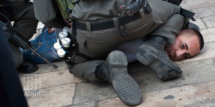 28 Palestinians Rounded Up in IOF Large-Scale Arrest Campaign