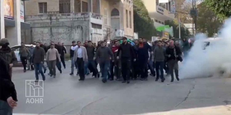 الأمن الفلسطيني يقمع مشيعي أحد قتلى مجزرة مخيم جنين