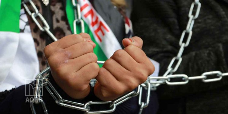 Palestinian prisoners end their hunger strike after abusive measures against them stopped