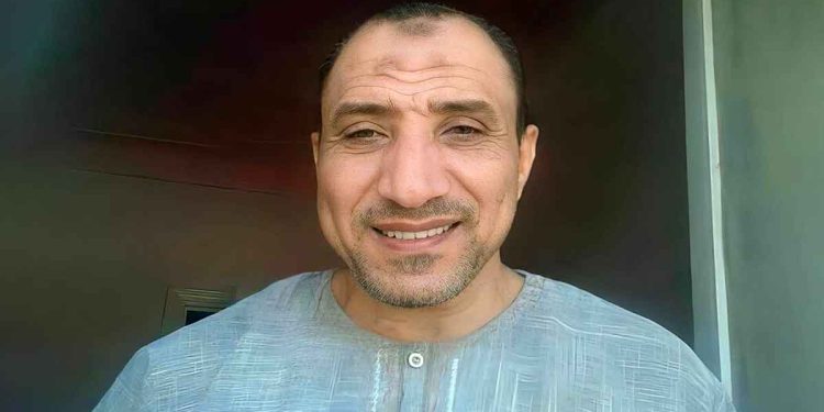 The imprisoned lawyer Ramadan Youssef Ashry, 50, breathed his last in Al-Abadia prison in Damanhour after suffering a sudden heart attack as he was subjected to deliberate medical negligence.