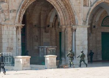 اقتحام قوات الاحتلال ساحات المسجد الاقصى والمسجد القبلي والاعتداء على المصلين وإطلاق القنابل الصوتية والمسيلة للدموع