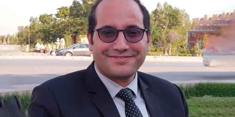اعتقلت السلطات المصرية، اليوم الأربعاء، الصحفي حسن القباني، من منزله الكائن بمحافظة الجيزة.