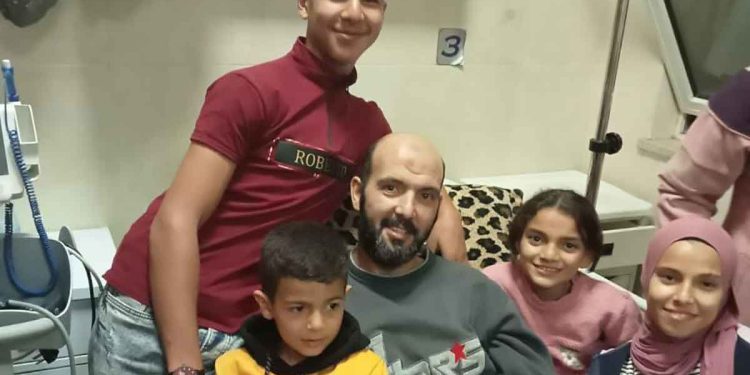أصدرت سلطات الاحتلال أمر اعتقال إداري جديد مدته ستة أشهر، بحقّ الأسير الفلسطيني خالد النوابيت (44 عاما) من بلدة برقة جنوب شرق رام الله، رغم صعوبة وضعه الصحي.