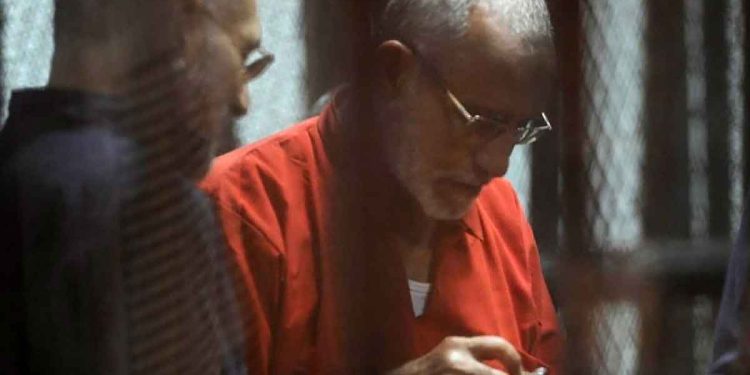 قرار محكمة بإحالة أوراق قادة سياسيين للمفتي في أحداث المنصة 2013