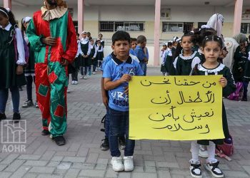 تواصل سلطات الاحتلال الإسرائيلي انتهاكاتها سعيها للتضييق على المدارس الفلسطينية، من خلال اقتحاماتها، أو اعتقال المعلمين والطلبة، أو حتى هدمها.