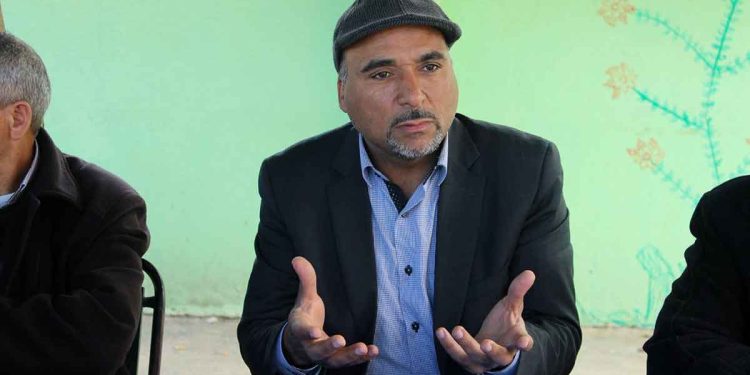 المعتقل المشرقي يمتنع عن الطعام وعتيق يواصل إضرابه