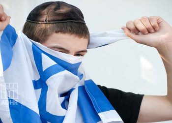 36 Palestinians injured and 140 cars burnt during settler attacks in the West Bank