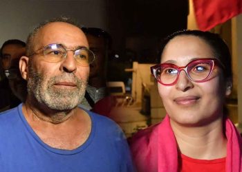 منع السفر عن كلّ من عضو جبهة الخلاص الوطني شيماء عيسى والمحامي الأزهر العكرمي، ومنعهما من الظهور في الأماكن العامّة، بعد أيام من الإفراج عنهما