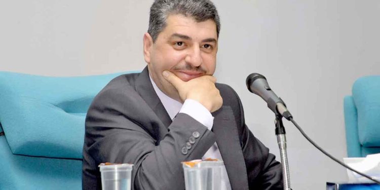 قرار بحبس الكاتب الصحفي أحمد حسن الزعبي لمدة عام