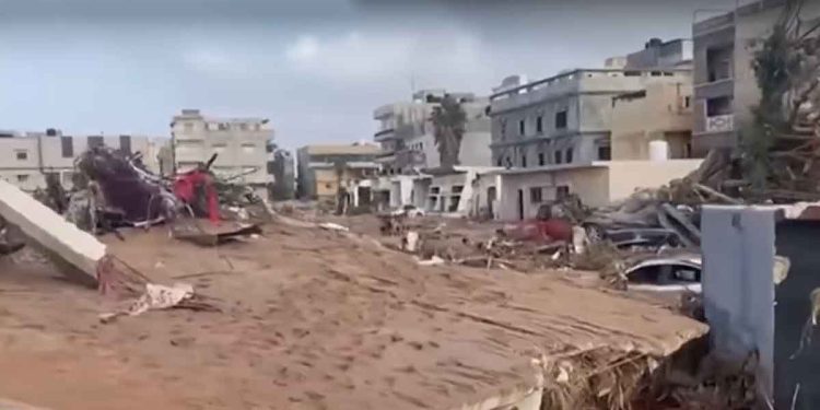 أكثر من 36 ألف شخص نزحوا بسبب الفيضانات في ليبيا.