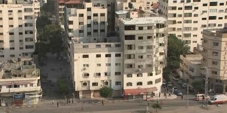 تواصل طائرات الاحتلال الإسرائيلي الحربية قصفها لمناطق مختلفة من قطاع غزة