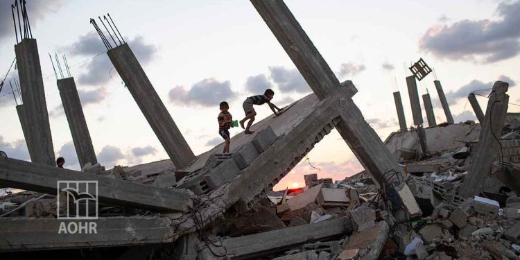 IOF demolishes a residential building, displaces 4 families in east Jerusalem