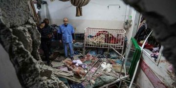 قصف الاحتلال الإسرائيلي مجمع ناصر الطبي بمدينة خانيونس
