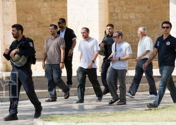 مئات المستوطنين الإسرائيليين يقتحمون المسجد الأقصى تحت حماية الشرطة