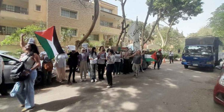 Egyptian security forces crackdown on a feminist protest and arrest protesters