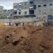العثور على مقبرة جماعية لفلسطينيين دفنهم جيش الاحتلال الإسرائيلي في باحة مجمع الشفاء الطبي