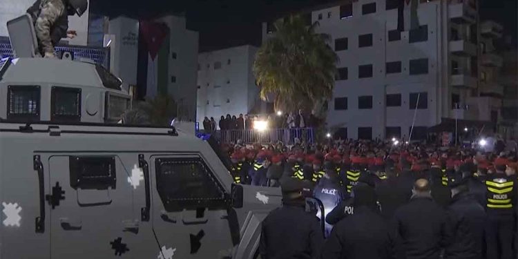 السلطات الأردنية تواصل اعتقال 60 متضامنا مع غزة