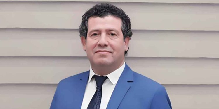 في جريمة بشعة جديدة بحق الكوادر الطبية؛ أقدم جيش الاحتلال على تعذيب رئيس قسم العظام في مستشفى الشفاء شمال قطاع غزة، الطبيب عدنان البرش (50 عاما) حتى الموت.